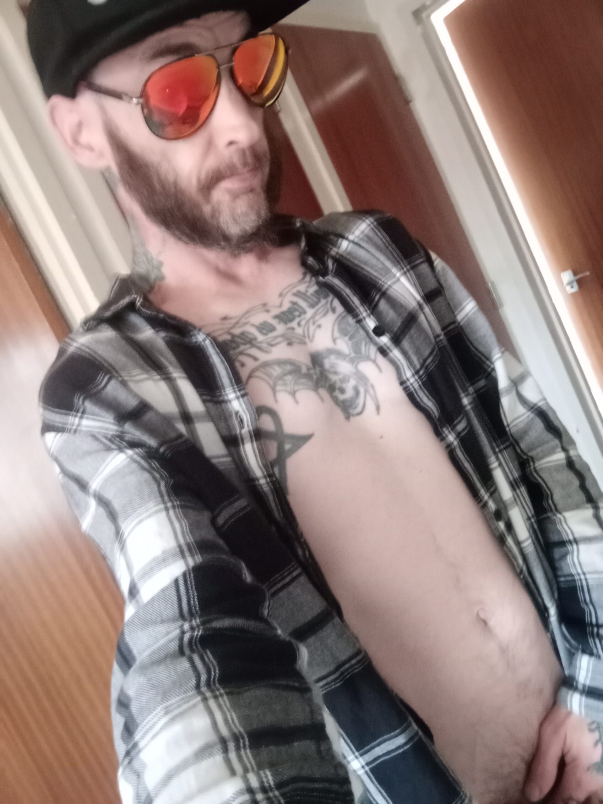 Tattooed gentleman escort here to eat out lonely girls pussy